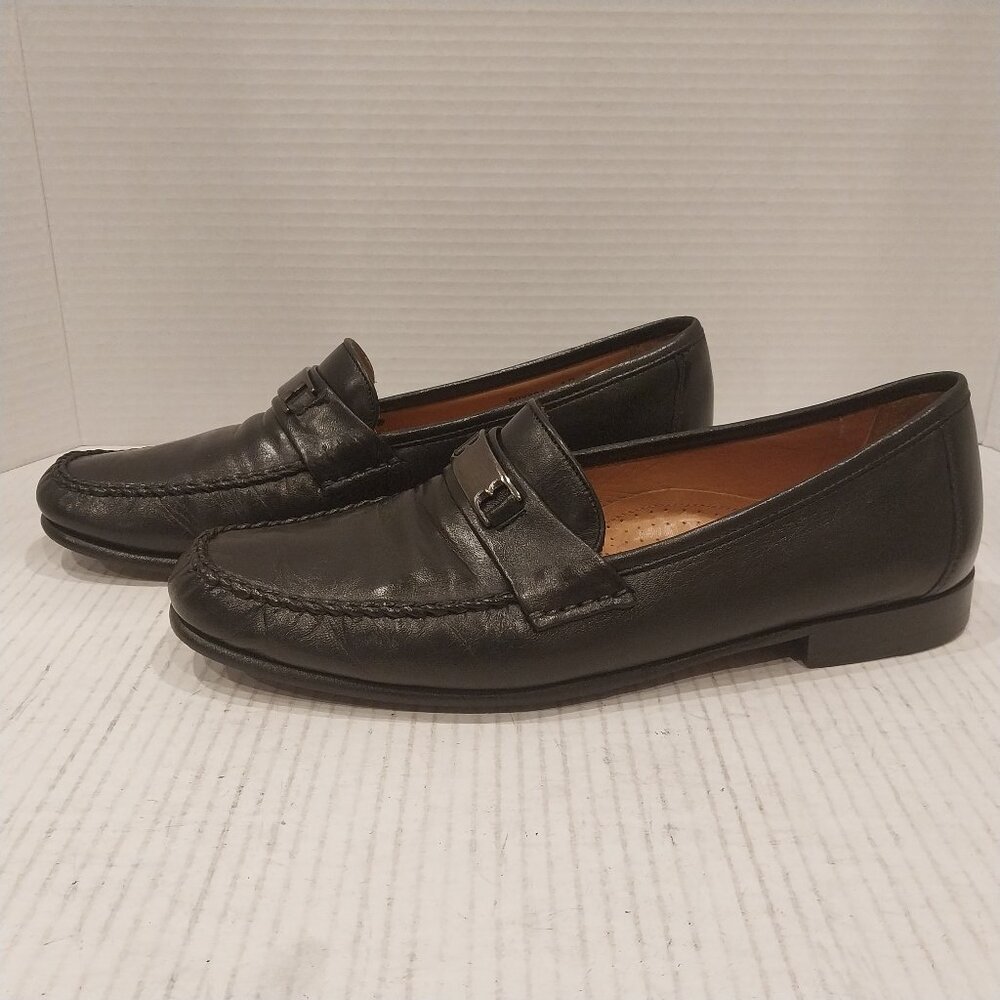 BALLY men's (SAVE $500) size 10 D black loafer.